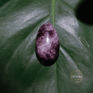 Amethyst yoni egg size M undrilled