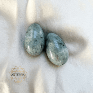 Lapradorite size yoni egg M undrilled