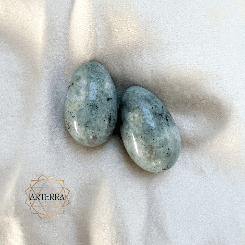 Lapradorite size yoni egg M undrilled