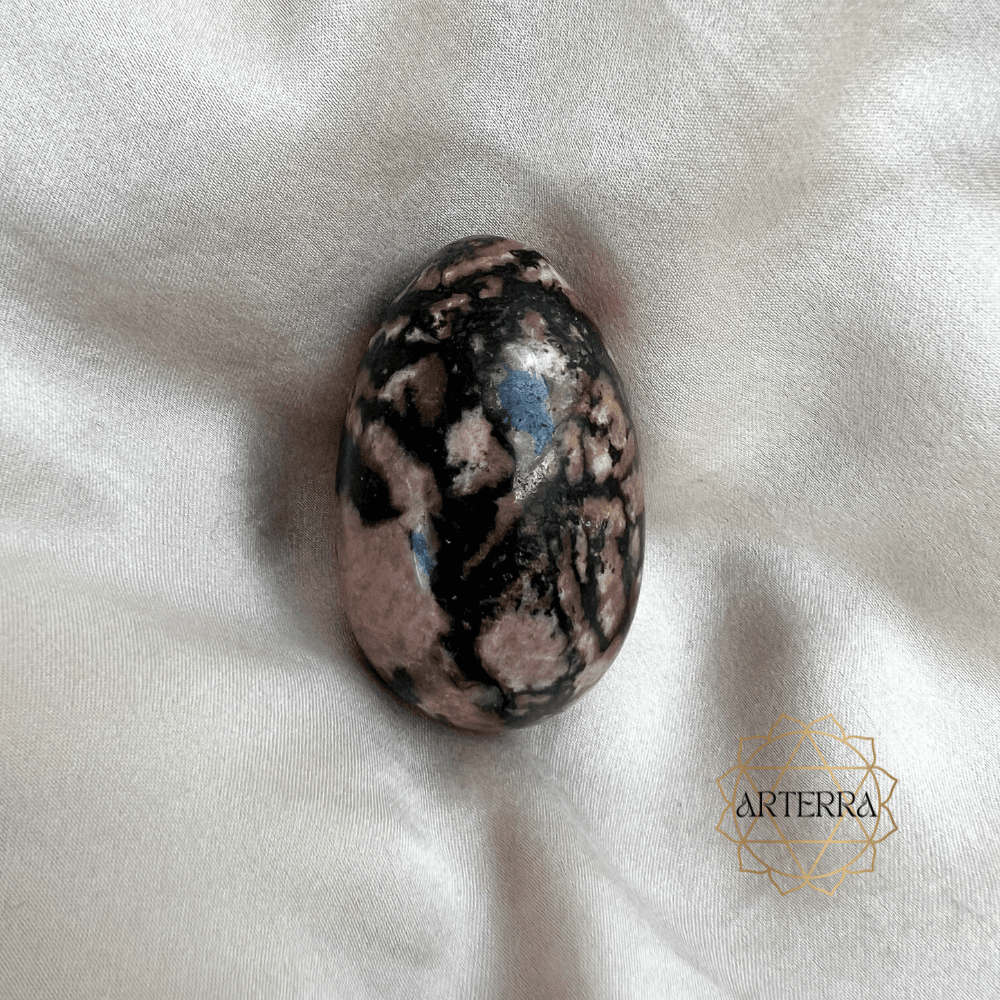 Rhodonit yoni egg size M undrilled