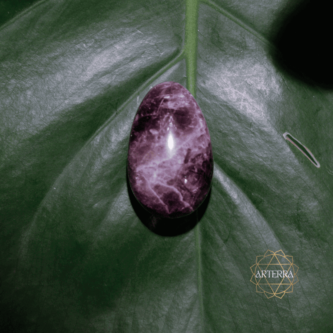Amethyst yoni egg size M undrilled